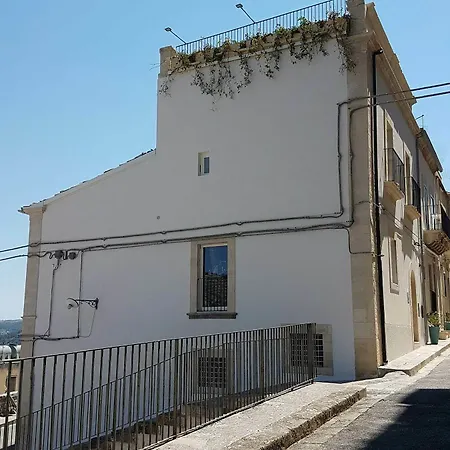 Reusuite Authentic Sicilian Hospitality